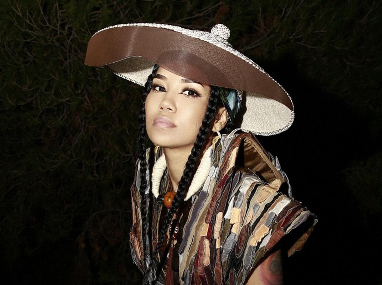 ディズニー最新作『ラーヤと龍の王国』より、ジェネイ・アイコが歌唱力と映像美で魅せる「リード・ザ・ウェイ」のMVが解禁