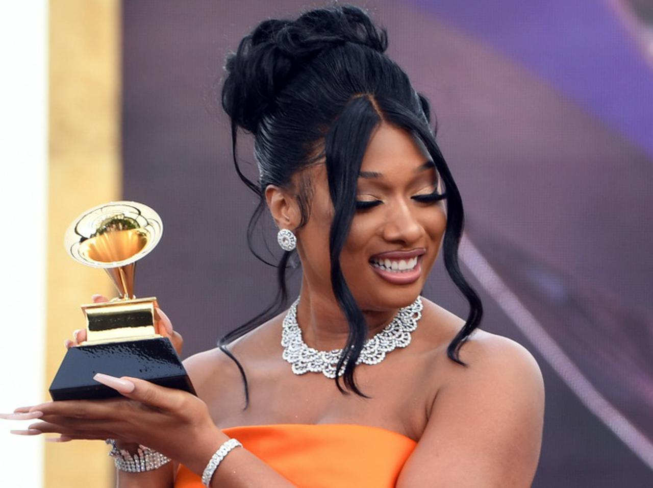 メーガン・ジー・スタリオンがグラミー賞新人賞を受賞、亡き母に捧げる