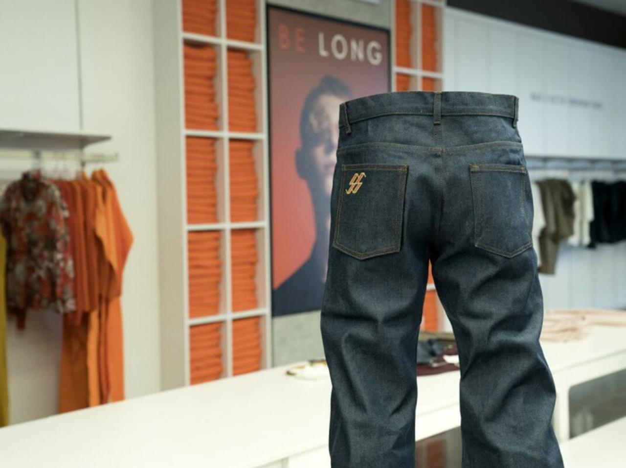 “殺人ジーンズ”がアパレル店の悪しき慣習をぶち壊すホラー映画『Slaxx』衝撃の映像がこちら