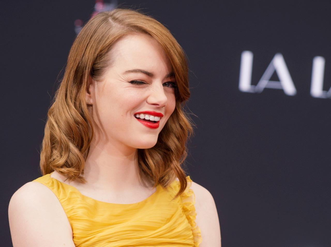 エマ・ストーン、極秘出産していた!脚本家夫との第1子が誕生と報道