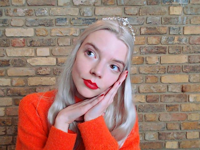 アニャ・テイラー＝ジョイ、Z世代が考える「これはダサい」を一刀両断してみせる