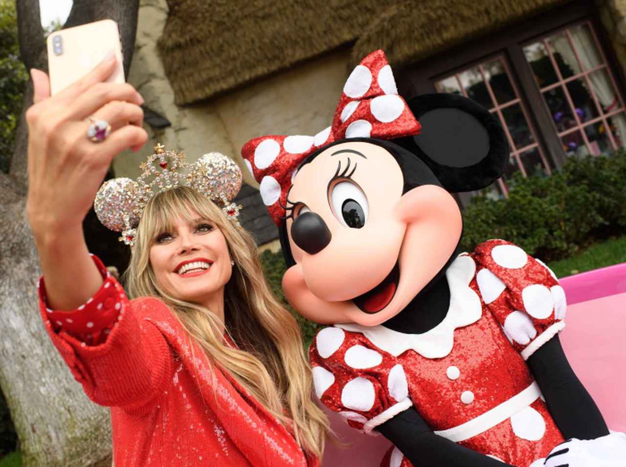 ディズニーランド、キャラクターと触れ合えなくてもゲストが満足する「解決策」に脱帽