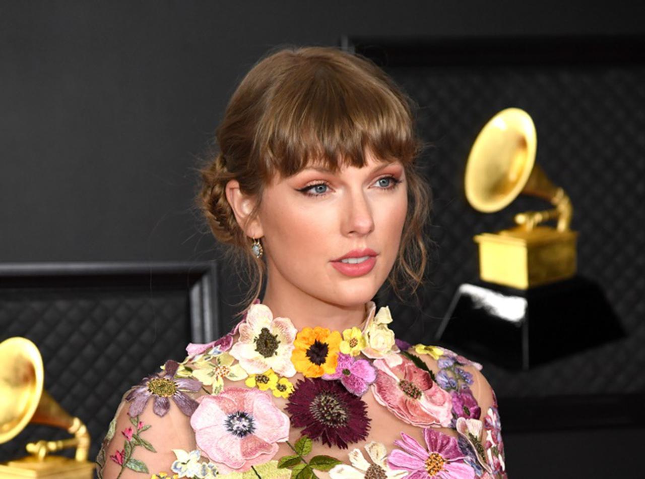 テイラー・スウィフト、グラミー賞授賞式の裏側で衣装トラブルが起きていた