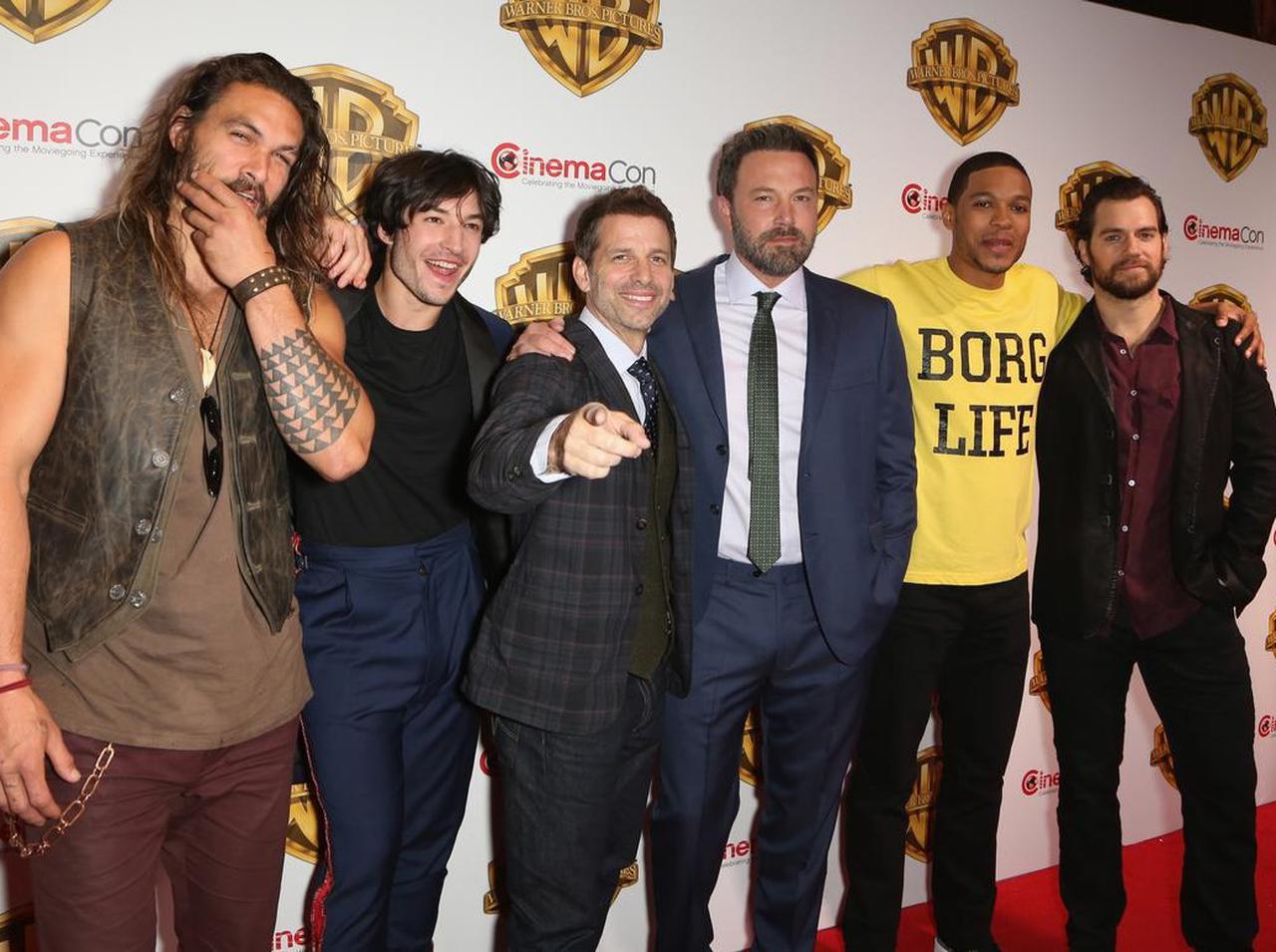 MCUとDCEUってどう“違う”?ザック・スナイダー監督が語ったことが深い…!