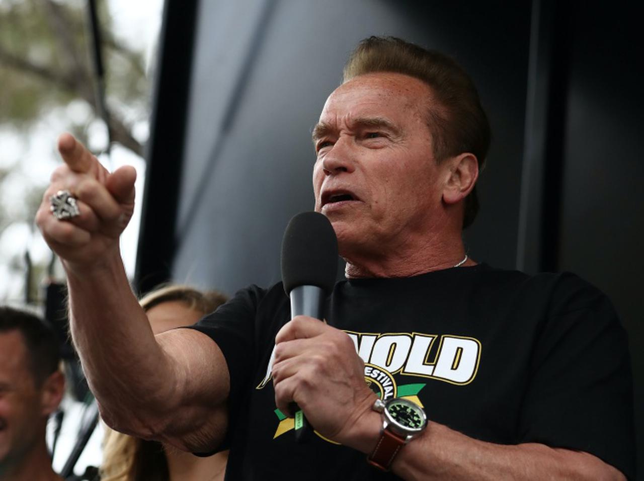 アーノルド・シュワルツェネッガー「エイリアンからの襲撃に対抗できそうなセレブ」１位に選ばれた反応は？