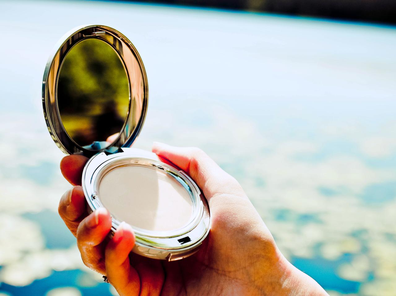 日焼け止めパウダーは「使い方」によって効果半減!?専門家が正しい使用方法を伝授