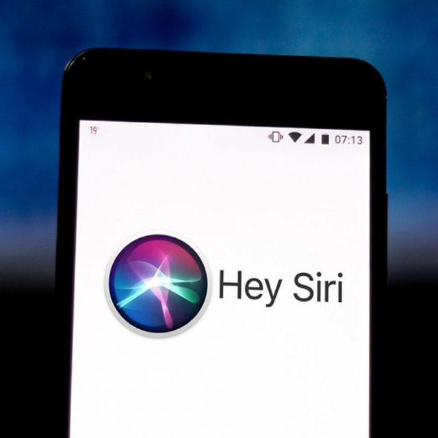 Siriと会話する母、息子が「聞いてしまった話」がひとりじゃ抱えきれない
