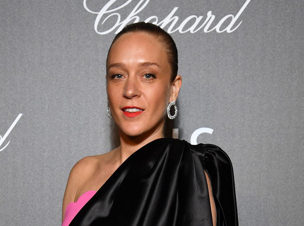 クロエ・セヴィニー、1年前に極秘結婚していたことをサプライズ発表