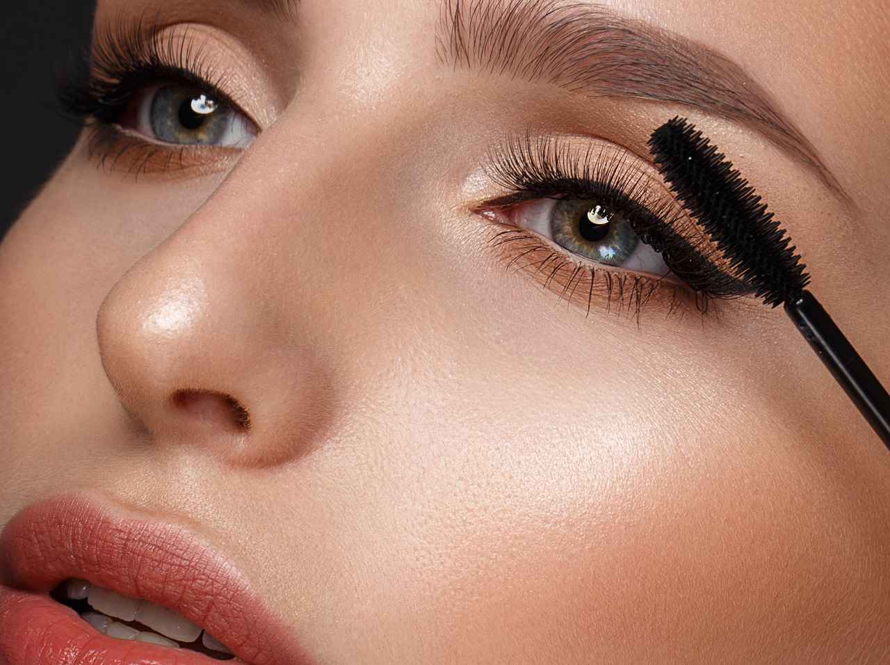 劇的に目ヂカラがアップ!プロが教える「マスカラ」の裏ワザとは?