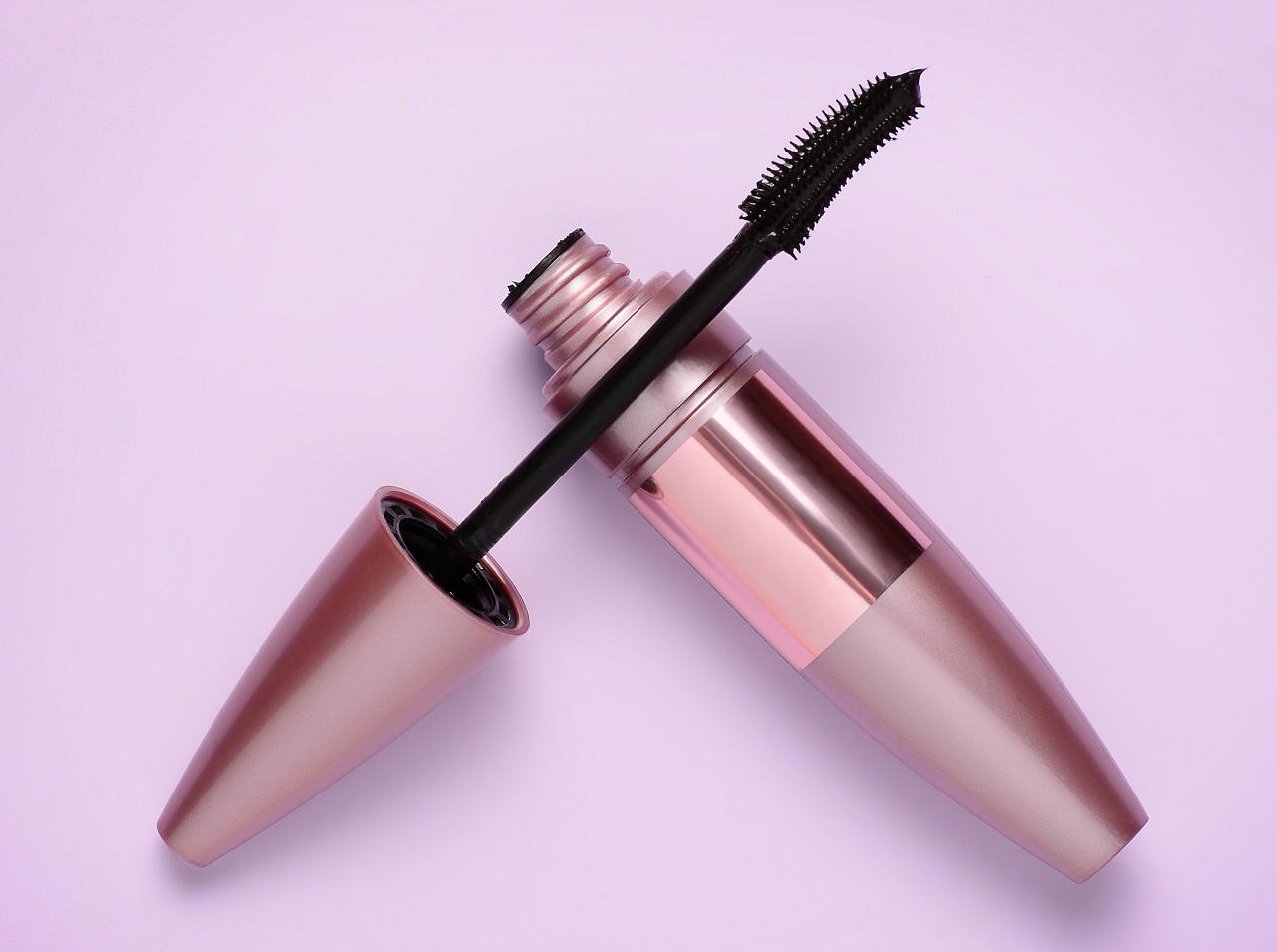 まつげが40%も長くなる!マグネット入りの最新マスカラがSNSで話題