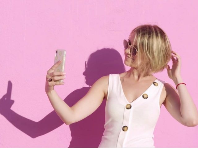 フォロワーもいいねもお金で買える!?　偽インフルエンサー作る実験映画『Fake Famous』が深い