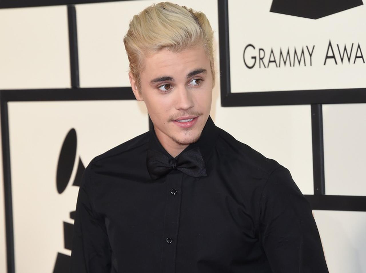 ジャスティン・ビーバー、グラミー賞を受賞するも授賞式より「トムホ」を優先