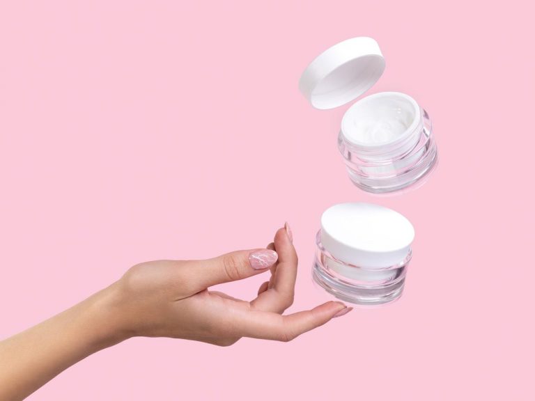 美容液と保湿クリームって両方必要？意外と知らない違いと効果的な使い方