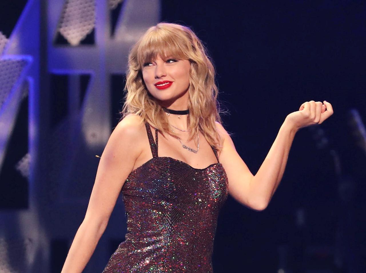 テイラー・スウィフト、「元カレ」出演の映画であの曲の再録バージョンをお披露目