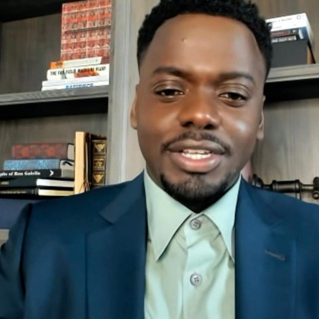 ダニエル・カルーヤ、受賞スピーチ中にリモート中継ならではの「悲劇」が起きる【ゴールデン・グローブ2021】