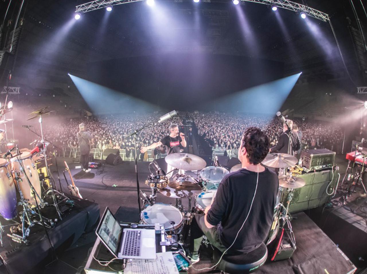 スペイン保健当局、ソーシャルディスタンスのない実験的なライブを開催