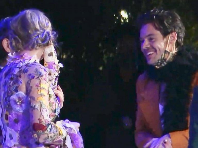 ハリー・スタイルズとテイラー・スウィフトが「立ち話」、互いに笑顔を見せる【動画アリ】