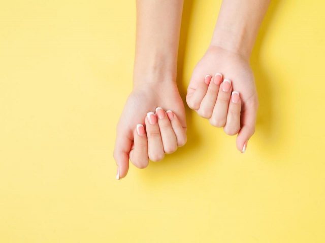 爪の表面がデコボコするのはなぜ？原因と対処法を専門家が解説