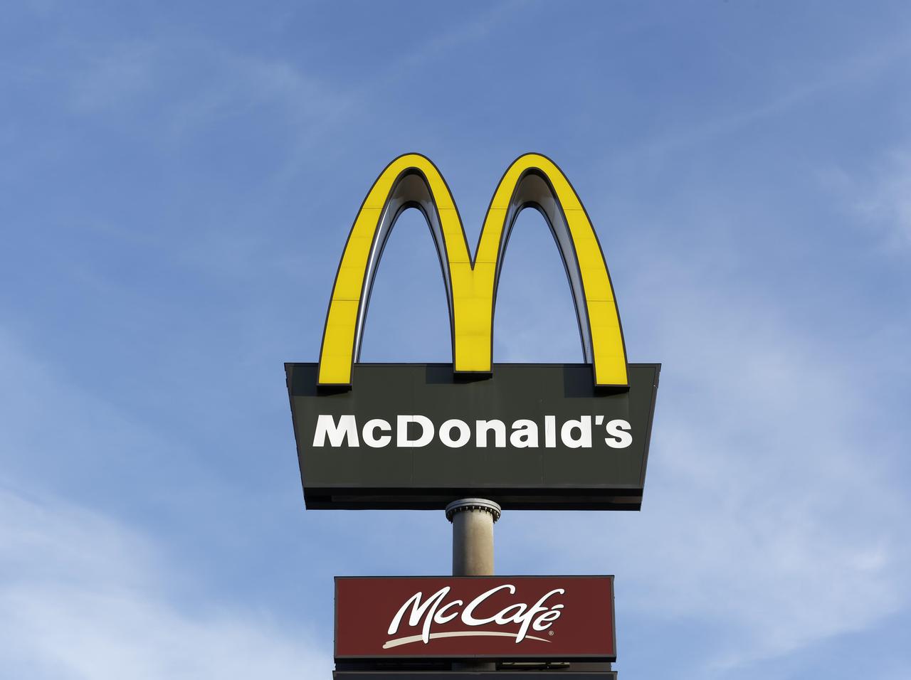 マクドナルドのマックフルーリーに“あるもの”を入れて「チン」すると…!