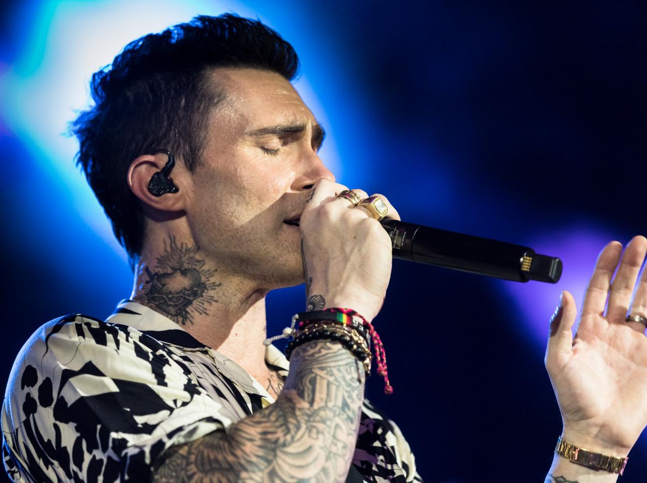 マルーン5のアダム・レヴィーン直筆サイン付！Shureのヘッドホンを3名様にプレゼント