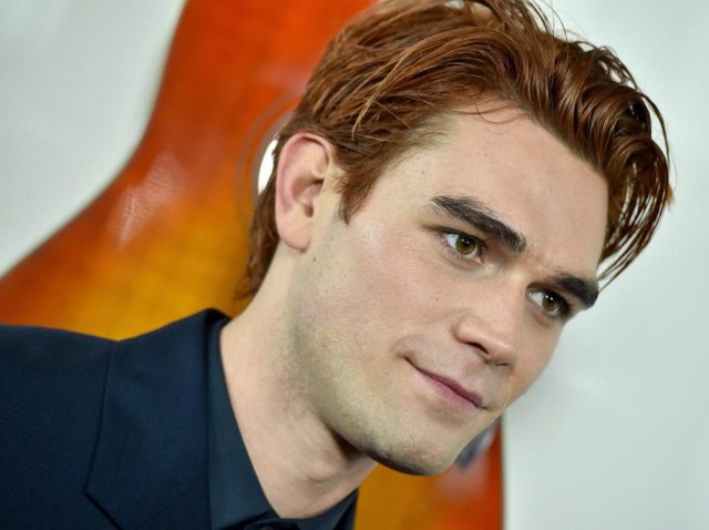 『リバーデイル』アーチー役K.J.アパ、撮影が刑務所のようだったと衝撃告白