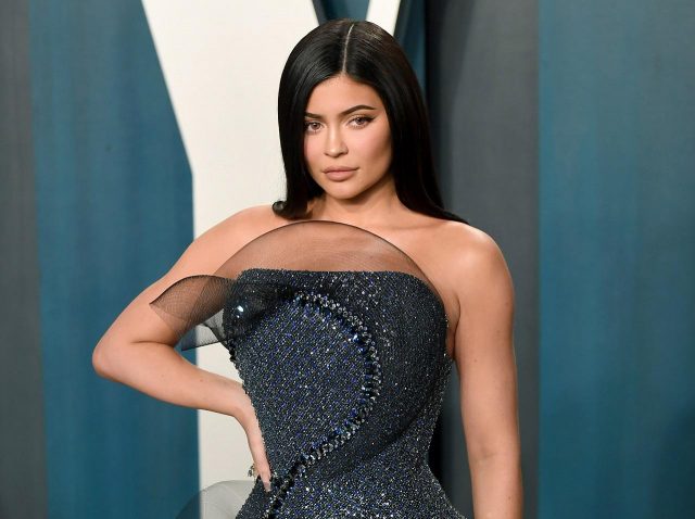 美尻＆くびれをゲット！カイリー・ジェンナーが実践するエクササイズとは？