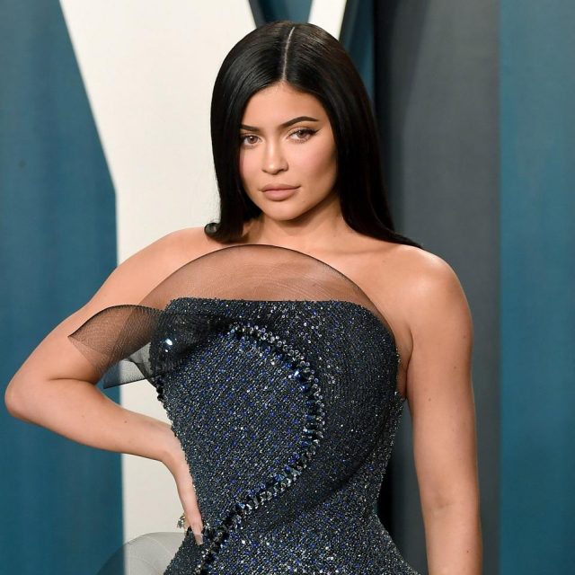 美尻＆くびれをゲット！カイリー・ジェンナーが実践するエクササイズとは？