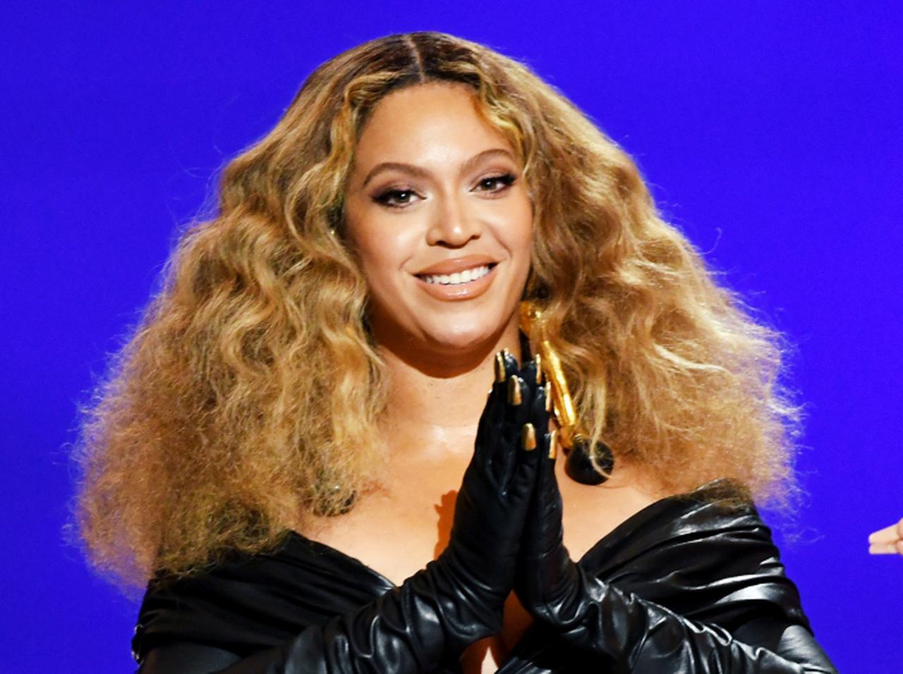 ビヨンセの「マスクのつけ方」が異次元すぎてざわつく