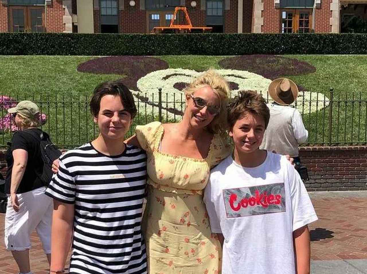 ブリトニー・スピアーズ、久々に息子との写真を公開！抜かれたものが切ない