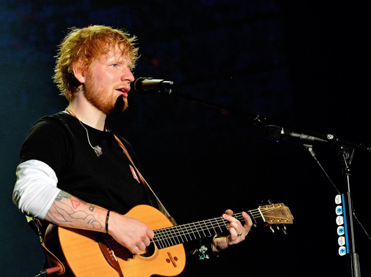 エド・シーラン、亡くなった友人に書き下ろした新曲を葬儀で披露