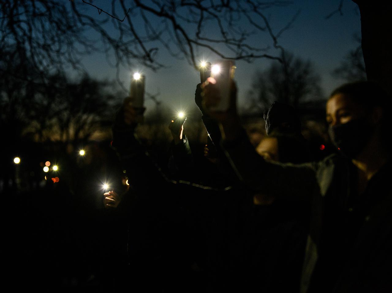 キャサリン妃や首相官邸も、イギリスで帰宅中に殺害された女性追悼 デモも発生