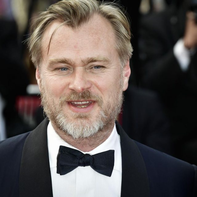 映画愛！クリストファー・ノーラン、映画館再開で列に並ぶ姿が目撃される