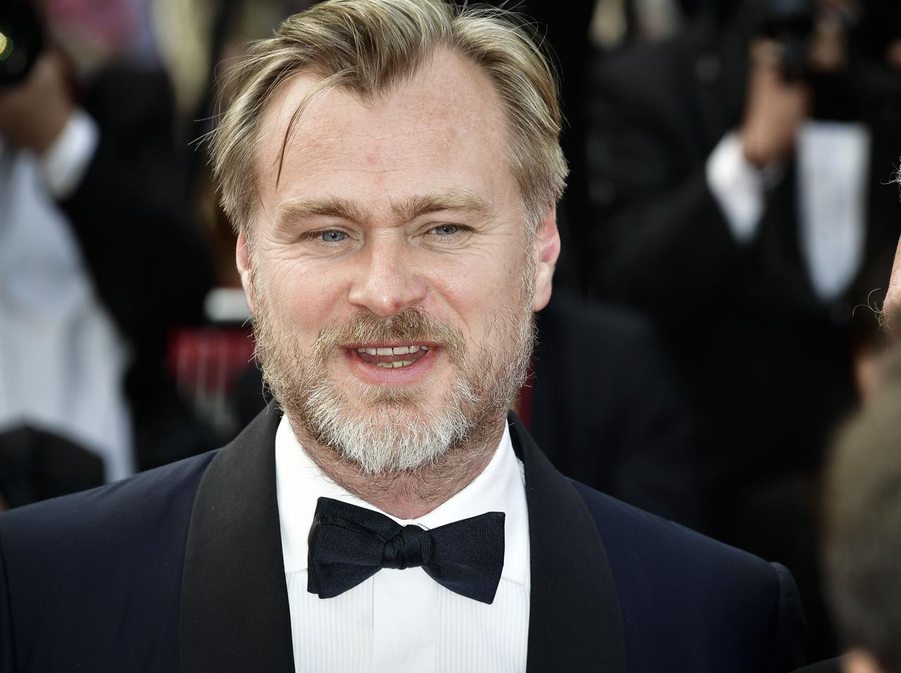 映画愛!クリストファー・ノーラン、映画館再開で列に並ぶ姿が目撃される