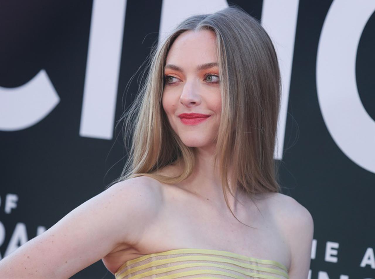 アマンダ・サイフリッド、1億円相当のジュエリーは女性支援をしているブランドのもの