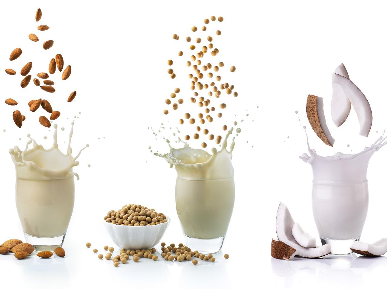 今注目の「植物性ミルク」はどれを選ぶべき？セレブも愛飲するオススメ5選