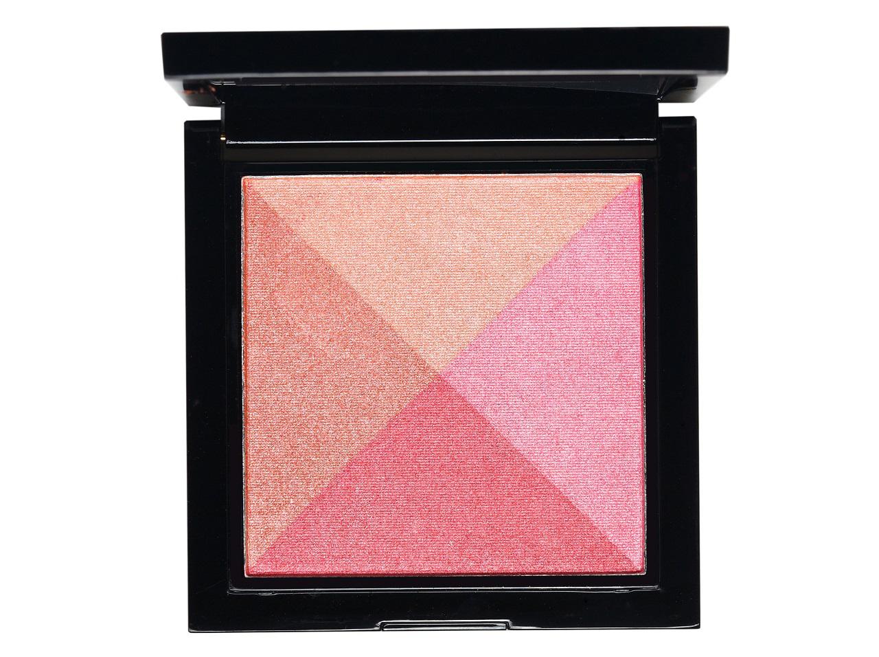 チークの悩みをまとめて解決!オススメの塗り方からツールまで徹底解説