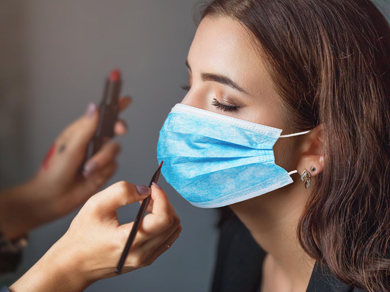 マスク着用でもアイメイクが崩れない！プロの“ちょい足し”テク