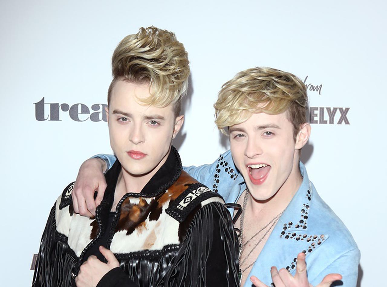 双子デュオのジェドワード、あの「有名な髪」をバッサリ切って坊主に