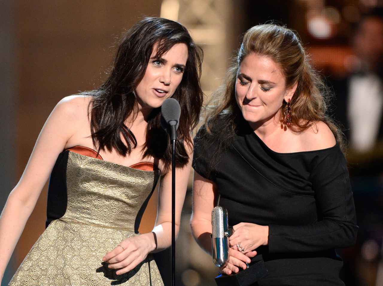 『シンデレラ』の義姉2人が主人公の映画、『ブライズメイズ』の2人によって実写化！