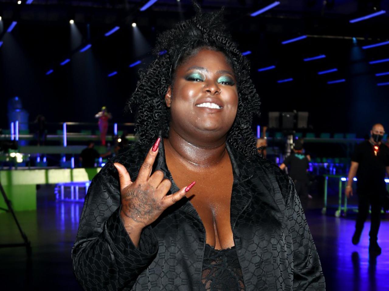 チカが音楽活動の引退を撤回するも、自殺未遂で命を落とす寸前だったことを告白