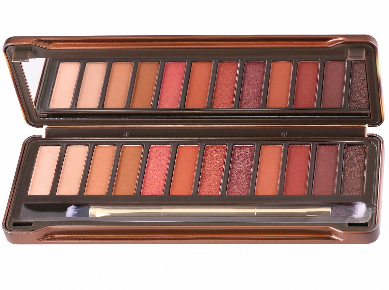 アイシャドウをプロ級に仕上げる！印象的な目元づくりに欠かせないステップ