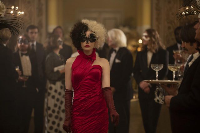 エマ・ストーンの『クルエラ』、魔法のようなファッションが可愛すぎる！