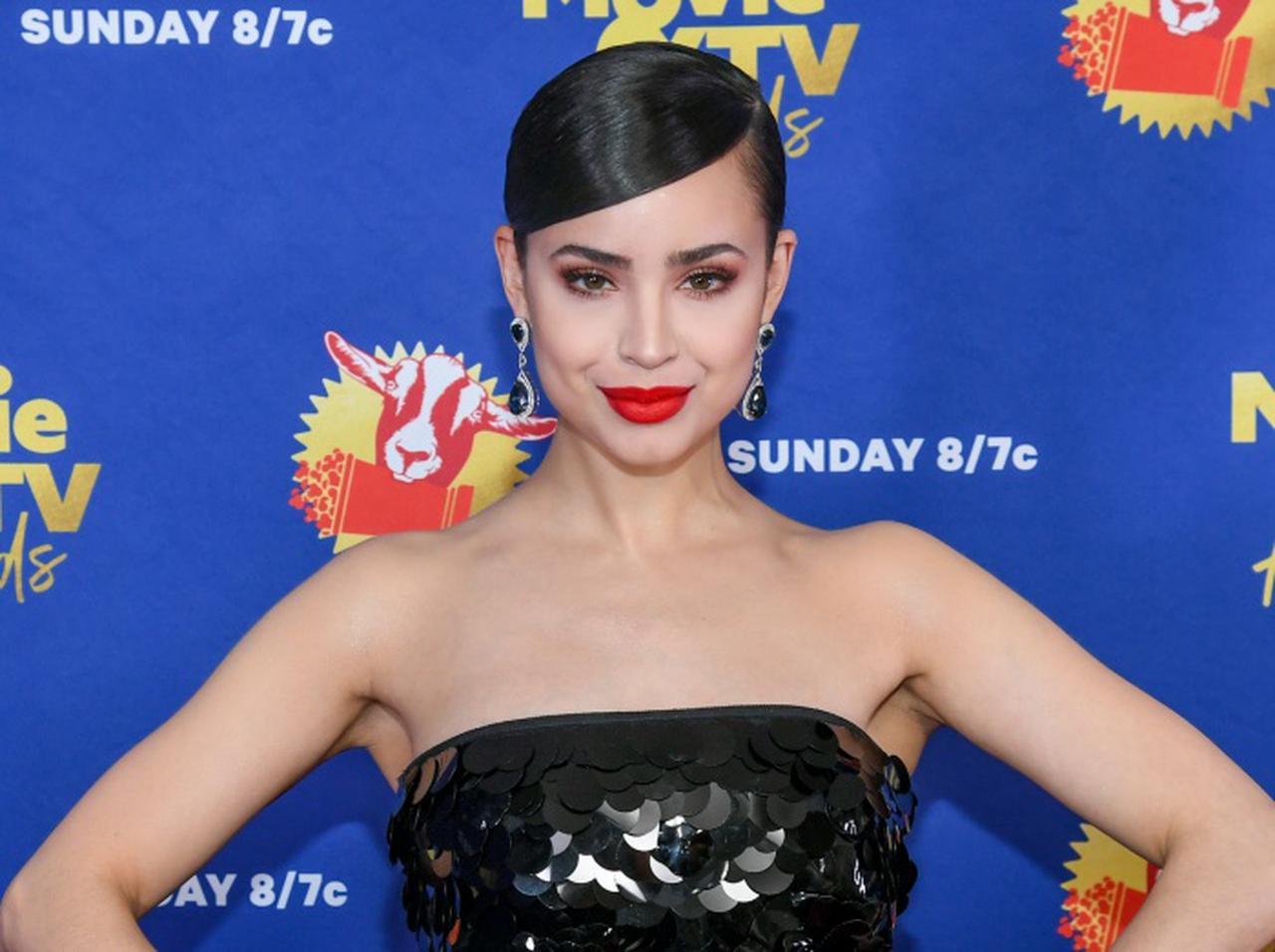 「弱い女性なんか存在しないんだから!」ソフィア・カーソンが新曲「Fool’s Gold」を語る【インタビュー】