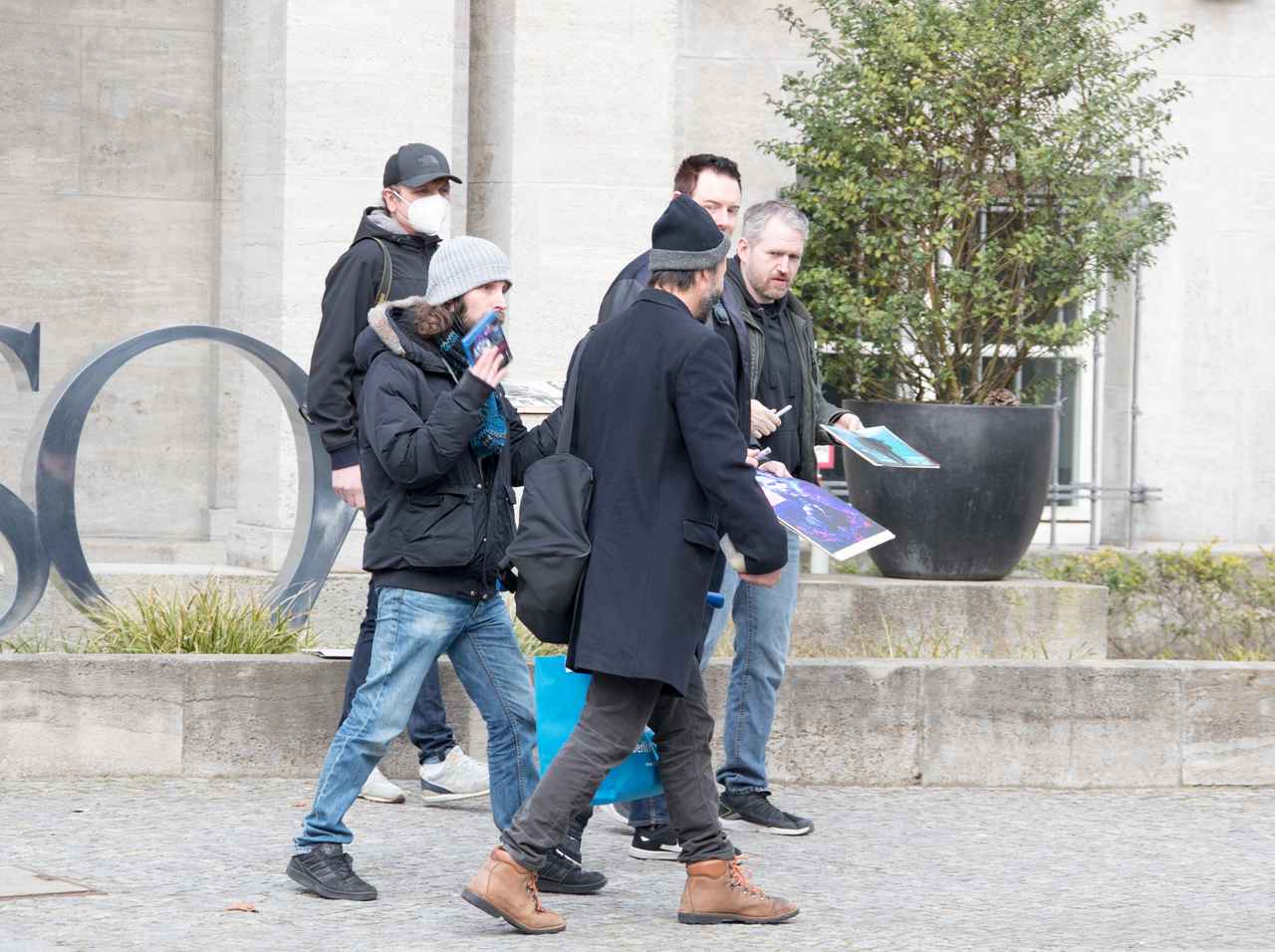 キアヌ・リーブスがファンへのサインを拒否!珍しい態度には「原因」が