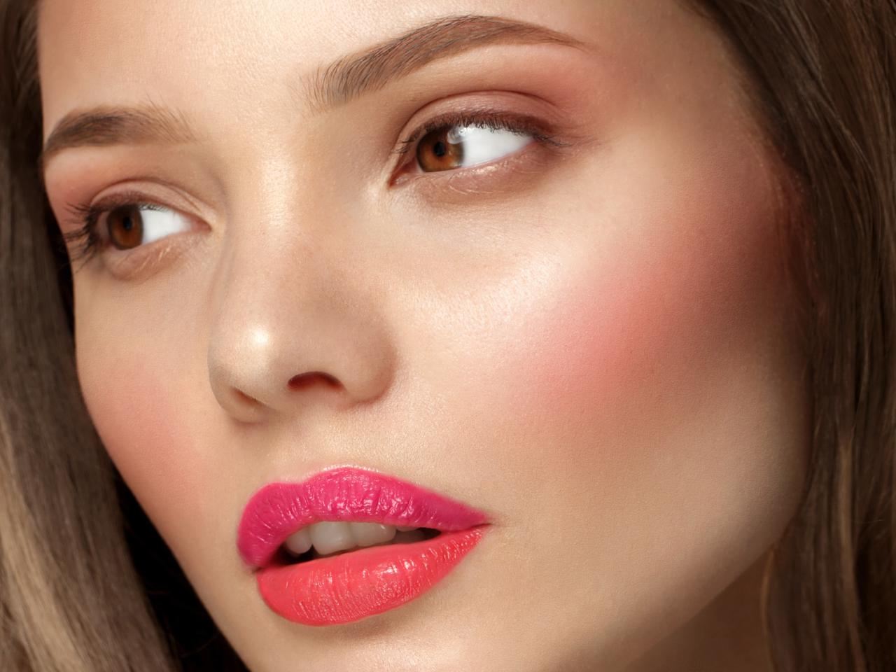 リキッドチークを使いこなす!1つで5通りのルックを叶えるメイク術