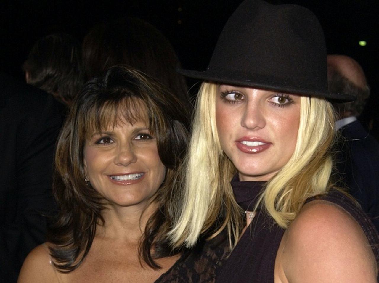 ブリトニー・スピアーズの父親による後見人制度をめぐり、両親が法廷で対立