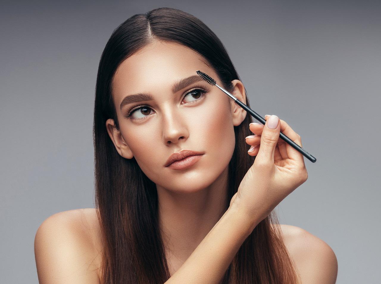 過去に何度も完売!ふさふさの眉メイクを叶えるコスメキットとは?