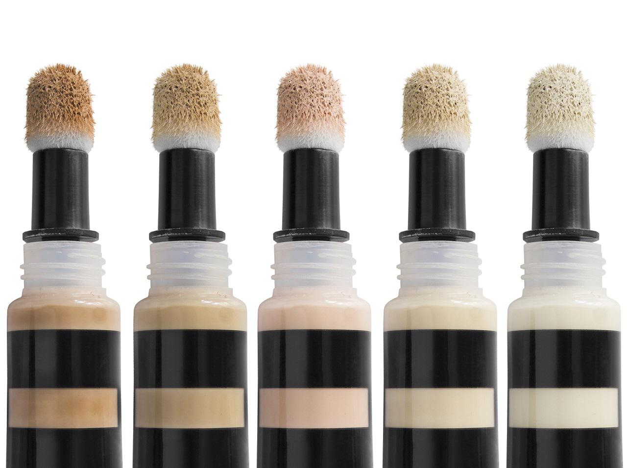 コンシーラー、正しく使えてる？目のクマをカバーするときのNG行為3つ