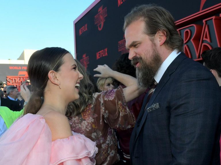 『ストレンジャー・シングス』イレブン役、Netflixから「電話がくるよ！」とホッパー役を説教