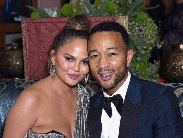 クリッシー・テイゲン、夫と「政治集会」などで性行為したことを赤裸々告白